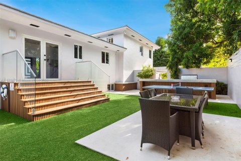 Снять в аренду виллу или дом в Майами, Флорида 5 спален, 219.99м2, № 1946797 - фото 27