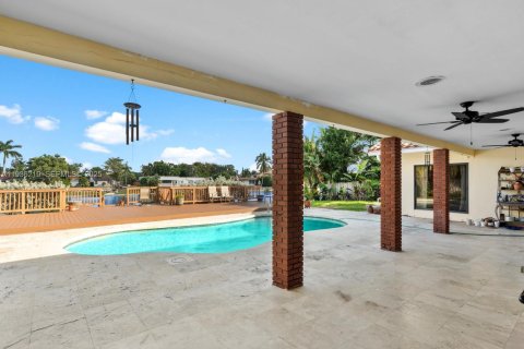 Villa ou maison à louer à Miami, Floride: 5 chambres, 309.27 m2 № 1994258 - photo 13