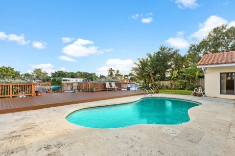 Villa ou maison à louer à Miami, Floride: 5 chambres, 309.27 m2 № 1994258 - photo 12