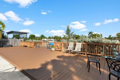 Villa ou maison à louer à Miami, Floride: 5 chambres, 309.27 m2 № 1994258 - photo 17