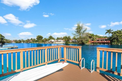 Villa ou maison à louer à Miami, Floride: 5 chambres, 309.27 m2 № 1994258 - photo 18