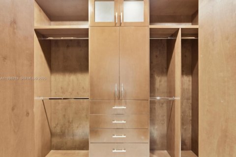 Villa ou maison à louer à Miami, Floride: 5 chambres, 309.27 m2 № 1994258 - photo 30