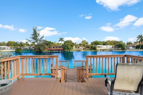 Villa ou maison à louer à Miami, Floride: 5 chambres, 309.27 m2 № 1994258 - photo 10