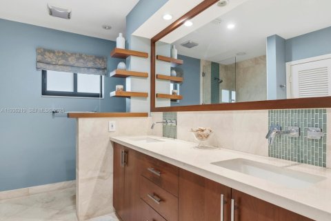 Villa ou maison à louer à Miami, Floride: 5 chambres, 309.27 m2 № 1994258 - photo 28