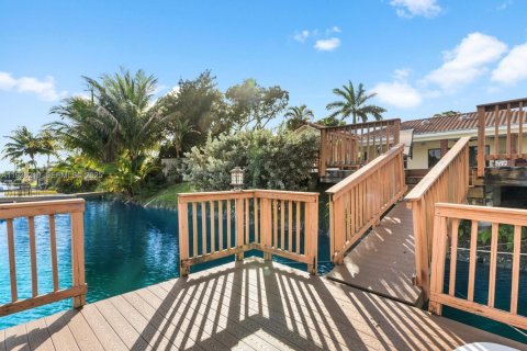 Villa ou maison à louer à Miami, Floride: 5 chambres, 309.27 m2 № 1994258 - photo 19