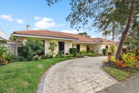 Villa ou maison à louer à Miami, Floride: 5 chambres, 309.27 m2 № 1994258 - photo 1