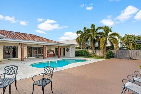 Villa ou maison à louer à Miami, Floride: 5 chambres, 309.27 m2 № 1994258 - photo 8