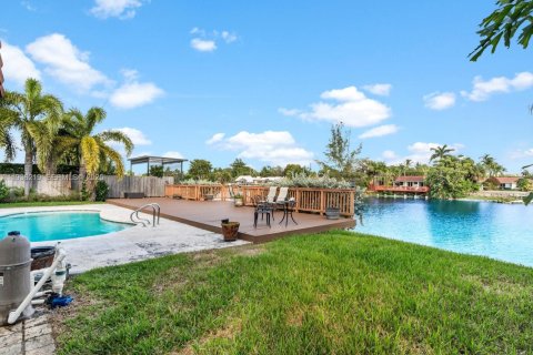 Villa ou maison à louer à Miami, Floride: 5 chambres, 309.27 m2 № 1994258 - photo 6