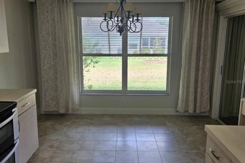 Condo in Sun City Center, Florida, 2 bedrooms  № 1737239 - photo 11