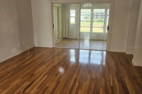 Condo in Sun City Center, Florida, 2 bedrooms  № 1737239 - photo 12