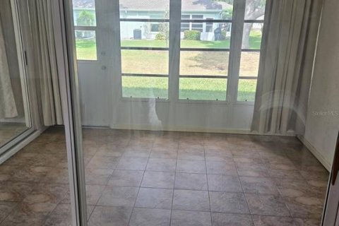Condo in Sun City Center, Florida, 2 bedrooms  № 1737239 - photo 14