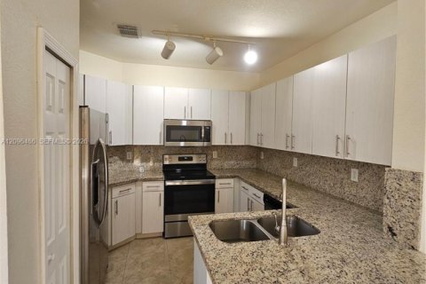 Touwnhouse à louer à Miami, Floride: 4 chambres, 178.93 m2 № 2393374 - photo 10