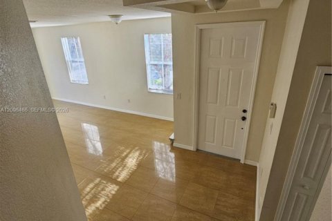 Touwnhouse à louer à Miami, Floride: 4 chambres, 178.93 m2 № 2393374 - photo 19