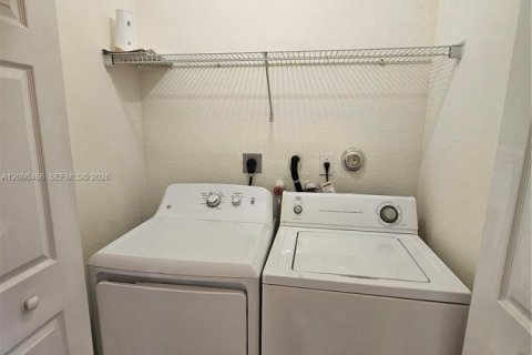Touwnhouse à louer à Miami, Floride: 4 chambres, 178.93 m2 № 2393374 - photo 17