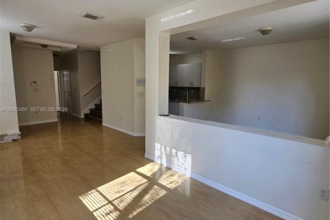 Touwnhouse à louer à Miami, Floride: 4 chambres, 178.93 m2 № 2393374 - photo 8