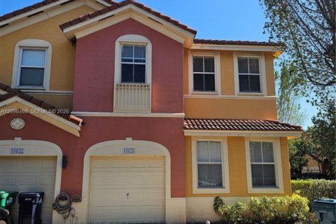 Touwnhouse à louer à Miami, Floride: 4 chambres, 178.93 m2 № 2393374 - photo 1
