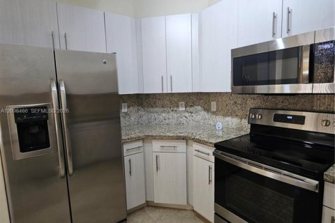 Touwnhouse à louer à Miami, Floride: 4 chambres, 178.93 m2 № 2393374 - photo 23
