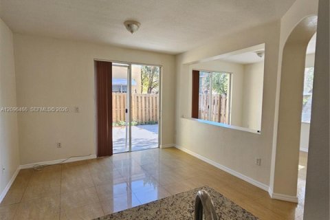 Touwnhouse à louer à Miami, Floride: 4 chambres, 178.93 m2 № 2393374 - photo 13