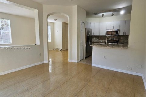 Touwnhouse à louer à Miami, Floride: 4 chambres, 178.93 m2 № 2393374 - photo 11