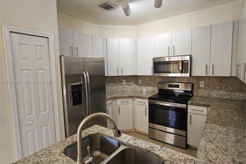 Touwnhouse à louer à Miami, Floride: 4 chambres, 178.93 m2 № 2393374 - photo 12