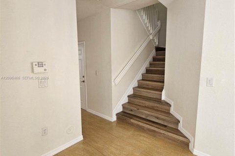 Touwnhouse à louer à Miami, Floride: 4 chambres, 178.93 m2 № 2393374 - photo 14
