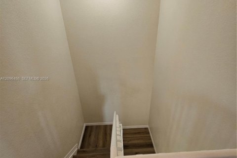 Touwnhouse à louer à Miami, Floride: 4 chambres, 178.93 m2 № 2393374 - photo 27