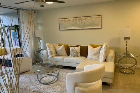 Condo in Lauderhill, Florida, 2 bedrooms № 2250060 - photo 5