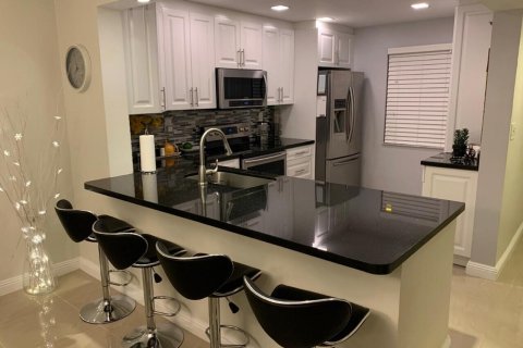 Condo in Lauderhill, Florida, 2 bedrooms № 2250060 - photo 9