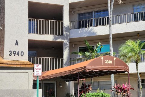 Condo in Lauderhill, Florida, 2 bedrooms № 2250060 - photo 21