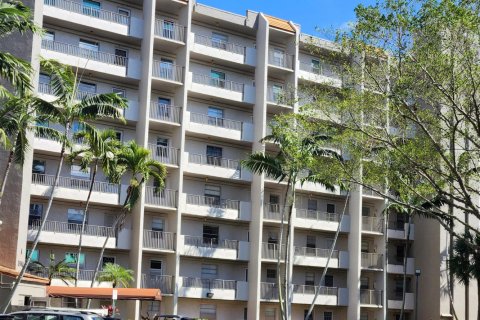 Condo in Lauderhill, Florida, 2 bedrooms № 2250060 - photo 20