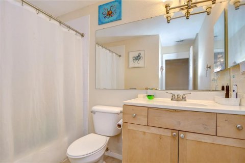 Condo in Largo, Florida, 3 bedrooms  № 1359882 - photo 12