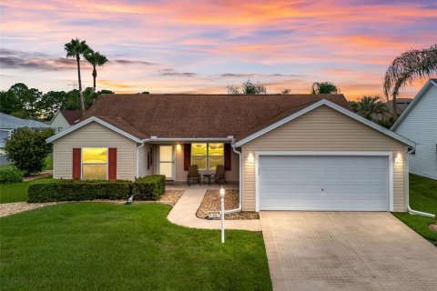 House in The Villages, Florida 3 bedrooms, 141.86 sq.m. № 2283890