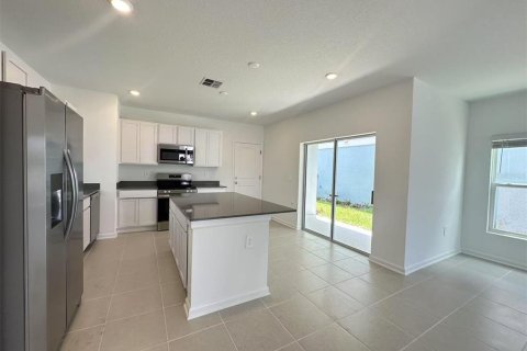 Casa en alquiler en Orlando, Florida, 3 dormitorios, 153.01 m2 № 1886350 - foto 4