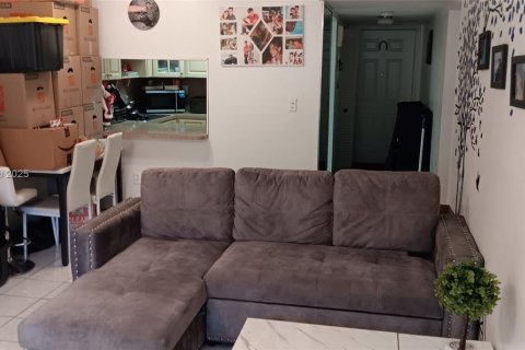 Copropriété à louer à Hialeah, Floride: 2 chambres, 77.48 m2 № 1783943 - photo 10