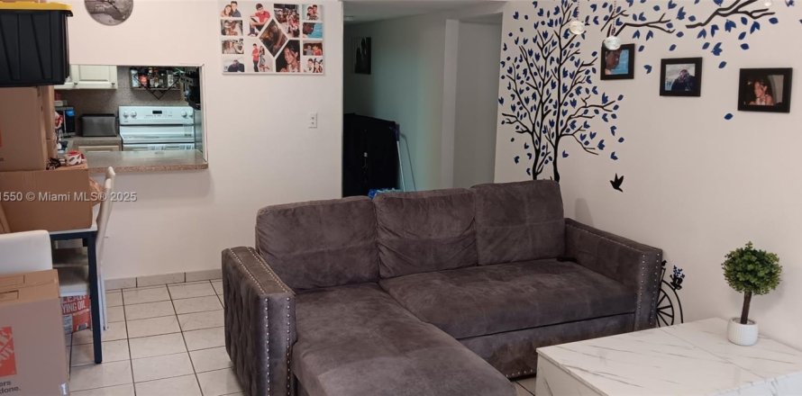 Condo à Hialeah, Floride, 2 chambres  № 1783943