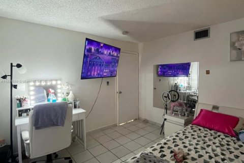 Copropriété à louer à Hialeah, Floride: 2 chambres, 77.48 m2 № 1783943 - photo 5