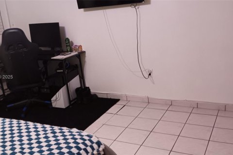 Copropriété à louer à Hialeah, Floride: 2 chambres, 77.48 m2 № 1783943 - photo 7