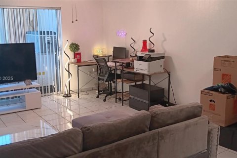 Copropriété à louer à Hialeah, Floride: 2 chambres, 77.48 m2 № 1783943 - photo 6