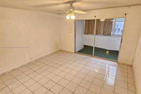 Copropriété à louer à Hialeah, Floride: 2 chambres, 77.48 m2 № 1783943 - photo 11