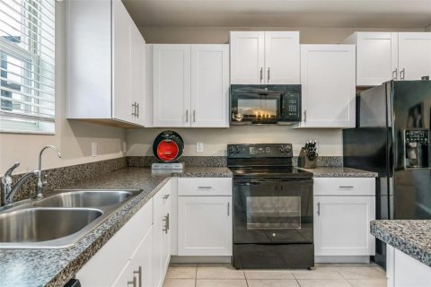 Villa ou maison à vendre à New Port Richey, Floride: 4 chambres, 239.87 m2 № 2218890 - photo 12