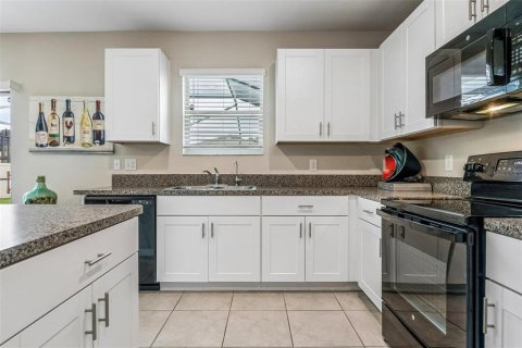 Villa ou maison à vendre à New Port Richey, Floride: 4 chambres, 239.87 m2 № 2218890 - photo 13