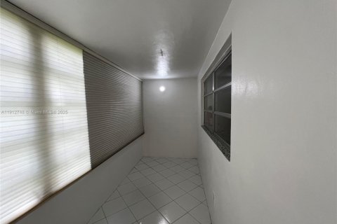 Снять в аренду кондоминиум в Майами, Флорида 1 спальня, 88.63м2, № 1969379 - фото 7