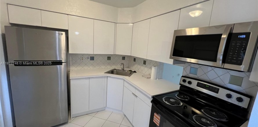 Кондоминиум с 1 спальней в Майами, Флорида № 1969379