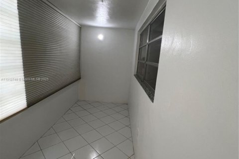Снять в аренду кондоминиум в Майами, Флорида 1 спальня, 88.63м2, № 1969379 - фото 6