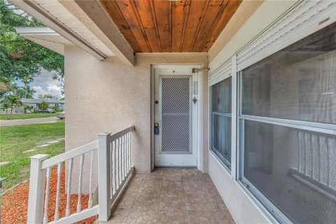 House in Saint Petersburg, Florida 3 bedrooms, 119.75 sq.m. № 1785451 - photo 7