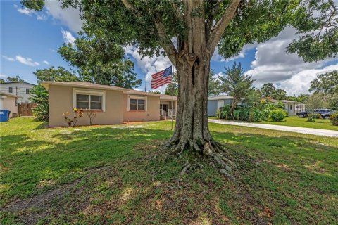 House in Saint Petersburg, Florida 3 bedrooms, 119.75 sq.m. № 1785451 - photo 3