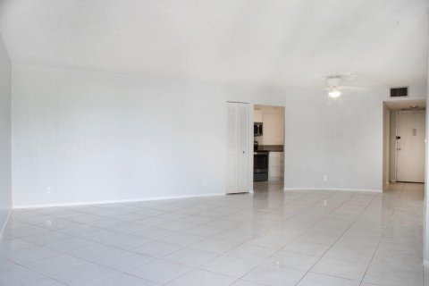 Condominio en alquiler en Hallandale Beach, Florida, 1 dormitorio, 81.29 m2 № 2085912 - foto 5