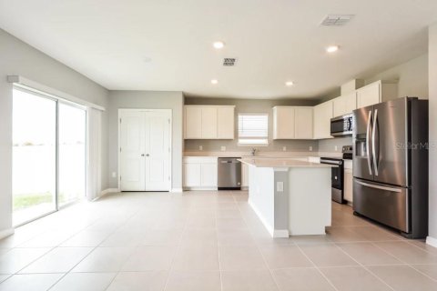 House in Lake Alfred, Florida 4 bedrooms, 205.13 sq.m. № 2118225 - photo 3