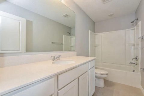 House in Lake Alfred, Florida 4 bedrooms, 205.13 sq.m. № 2118225 - photo 6