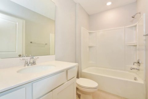 House in Lake Alfred, Florida 4 bedrooms, 205.13 sq.m. № 2118225 - photo 7
